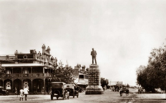ed_1930s_main_st_south_rhodes_statue.jpg