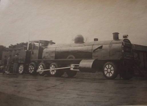 ed_1933_train.jpg