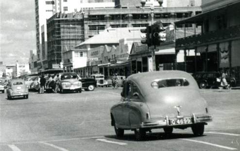 ed_1950_abercorn_st_kirrie_bdgs_cars.png