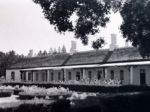 ed_1951_govt_house_windows_lw.jpg