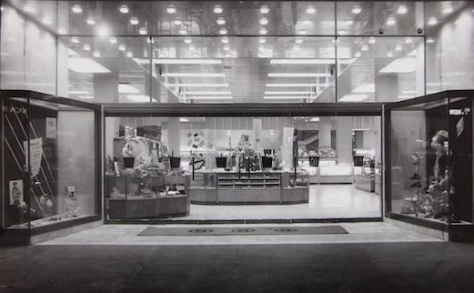ed_1960s_meikles_entrance