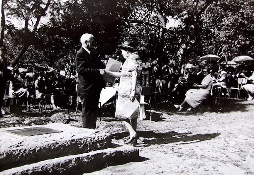 ed_1978_original handing over in.jpg