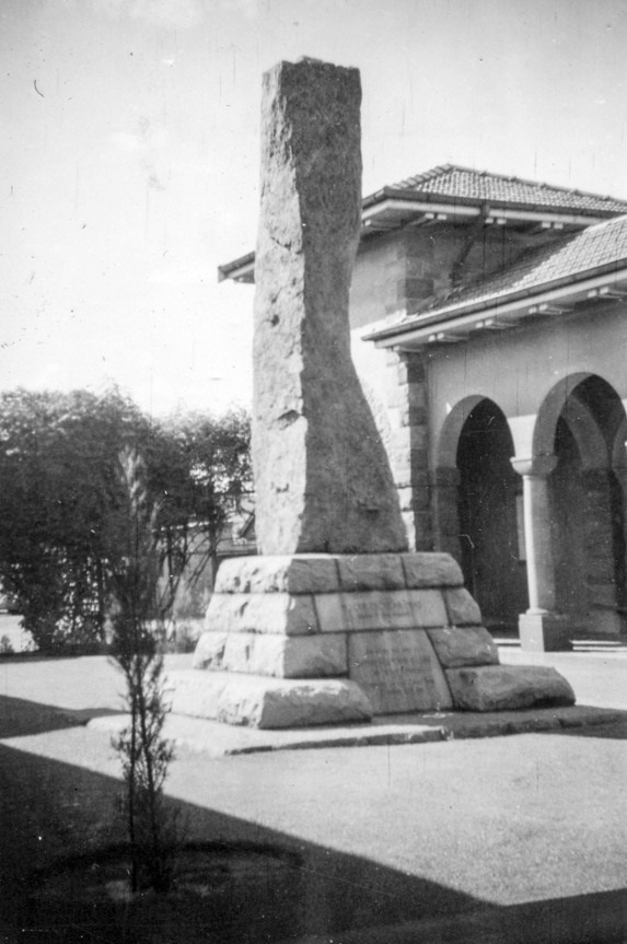 hist_memor_cenotaph_1942_KLambie_047