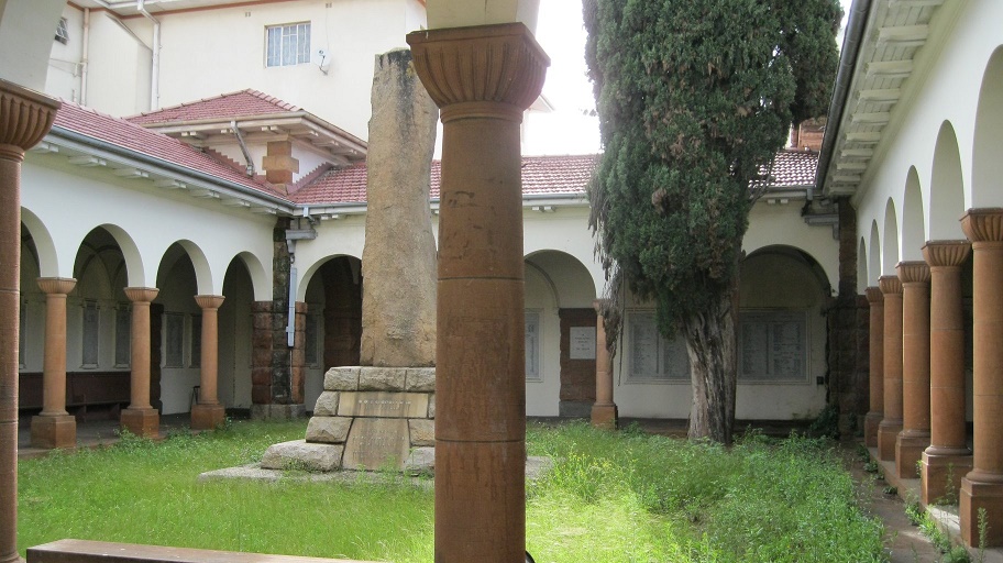 mem_cenotaph_centre_tree
