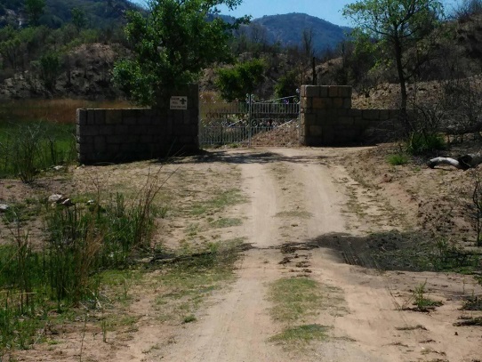 nb_gor_park_gate_dirt_road