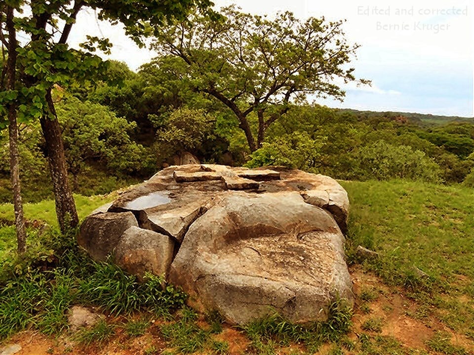 nb_khami_ruins_cross_rocks