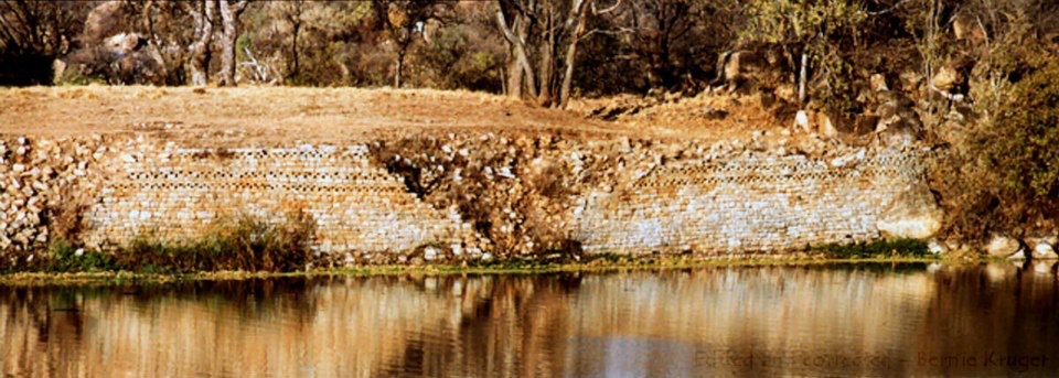 nb_khami_ruins_dam_wall_view