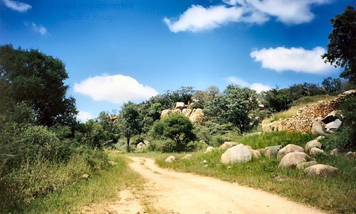 ob_khami_ruins_road_in.JPG