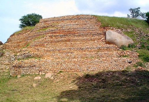 ob_khami_ruins_teraced_front.JPG