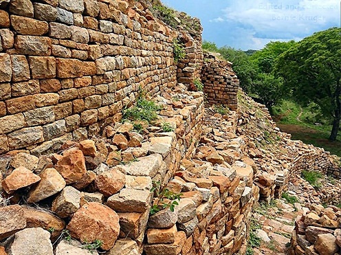 ob_khami_ruins_terraces.JPG