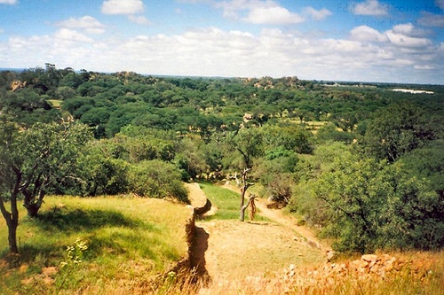 ob_khami_ruins_view_below.JPG