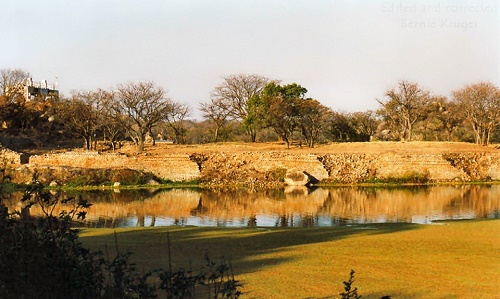 ob_khami_ruins_view_dam.JPG