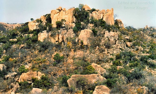 ob_khami_ruins_view_outward_kopjie_rocks.JPG