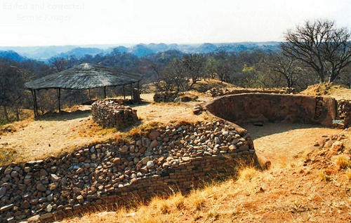 ob_khami_ruins_wall_hut.JPG