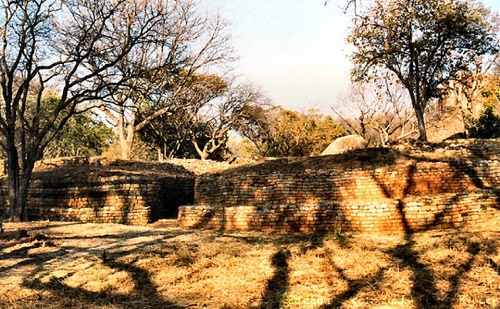 ob_khami_ruins_wall_shadows.JPG