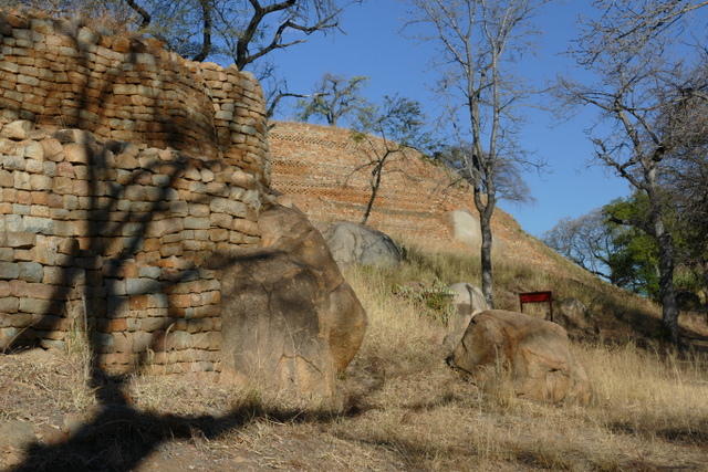 nb_khru_wall_shadows_boulder