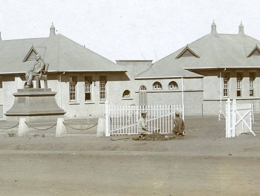 oc_sal_ed_pc_sapsco_0700K_photos_sals_boys_school_gates