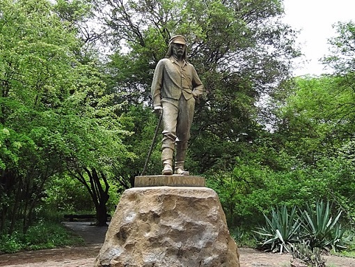 oc_vf_green_statue_david_livinstone_trees