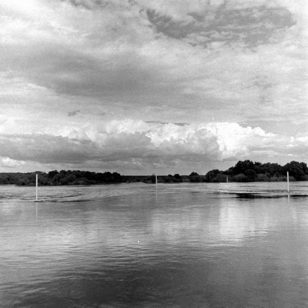 ob_vic_falls_river_stakes_above_bw
