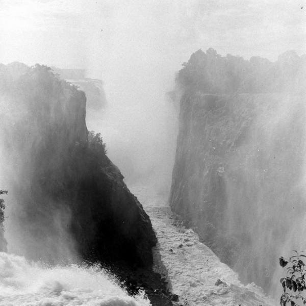 ob_vic_falls_spray_bw