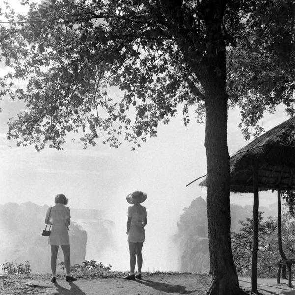 ob_vic_falls_spray_visitors_shed_bw