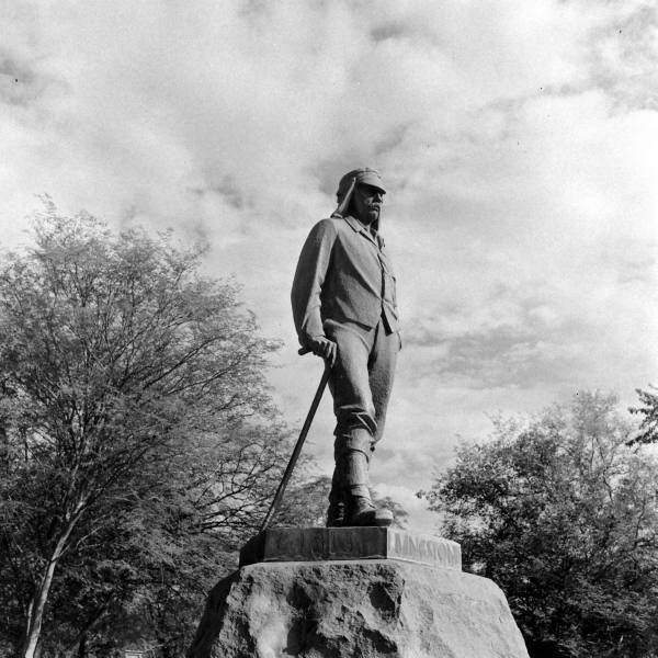 ob_vic_falls_statue_bw