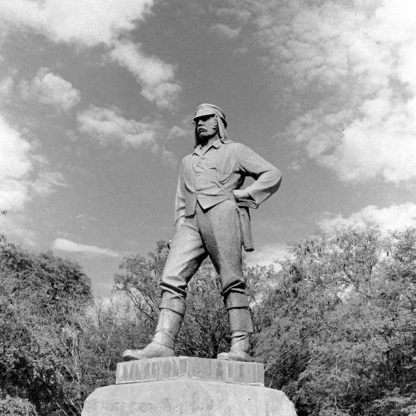 ob_vic_falls_statue_clouds_bw