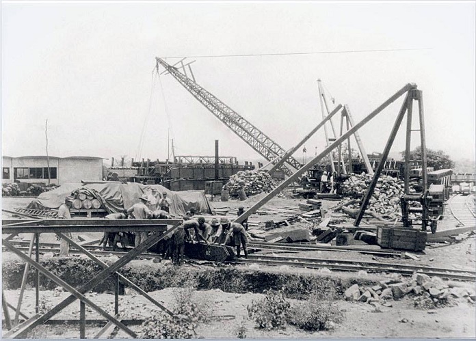 oc_vf_vicfalls_build_hoists