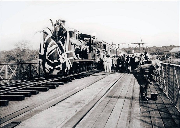 oc_vf_vicfalls_build_opening_flag