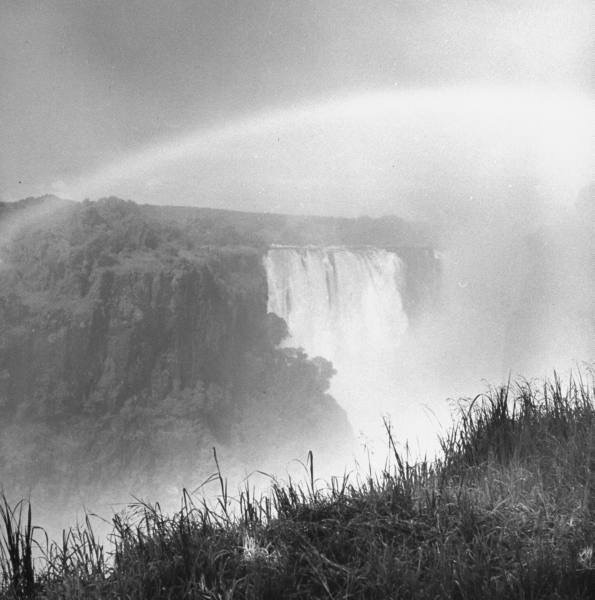 ob_vic_falls_rainbow_spray_bw