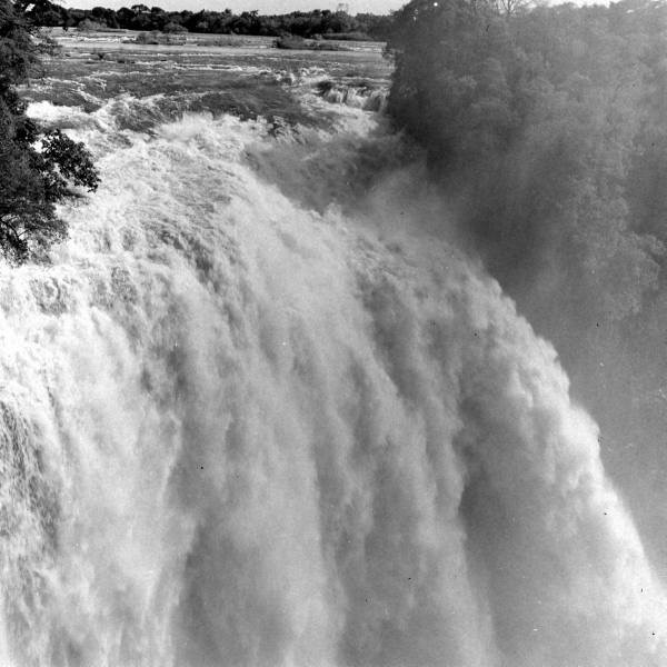 ob_vic_falls_water_bw