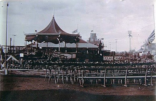 ed_1901_bulawayo_memorial_service_chairs.JPG