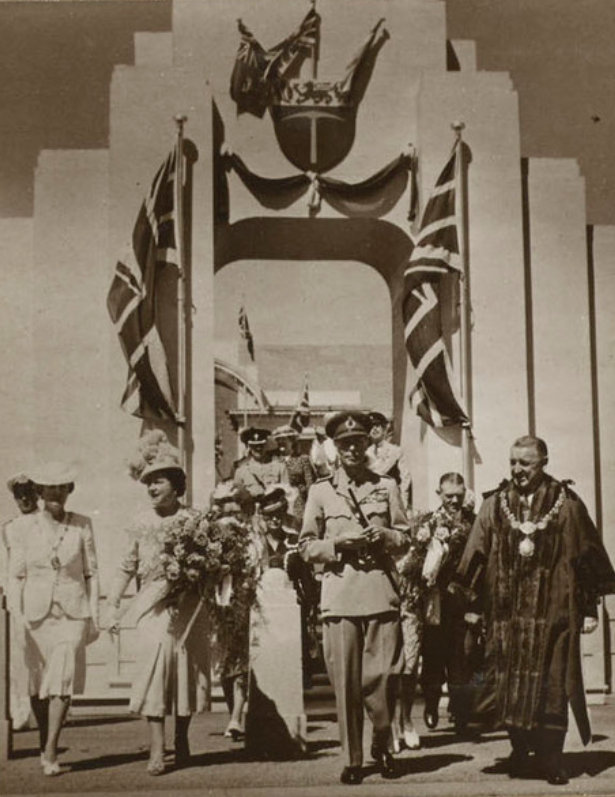 ed_1947_royal_byo_archway