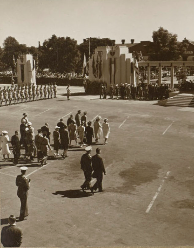 ed_1947_royal_byo_car_park
