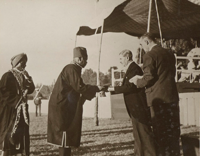 ed_1947_royal_salis_southern_rhodesia_7apr_gifts