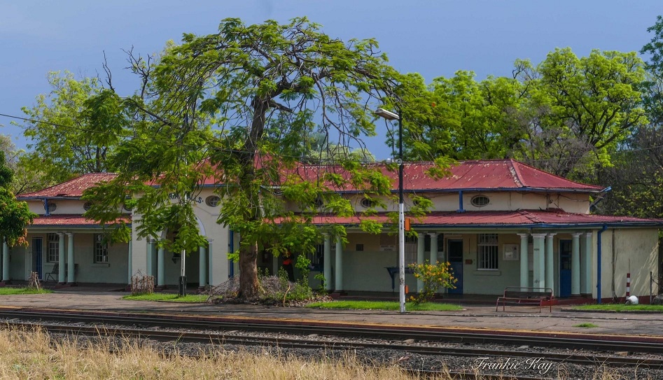 oc_rs_vic_falls_station_platform