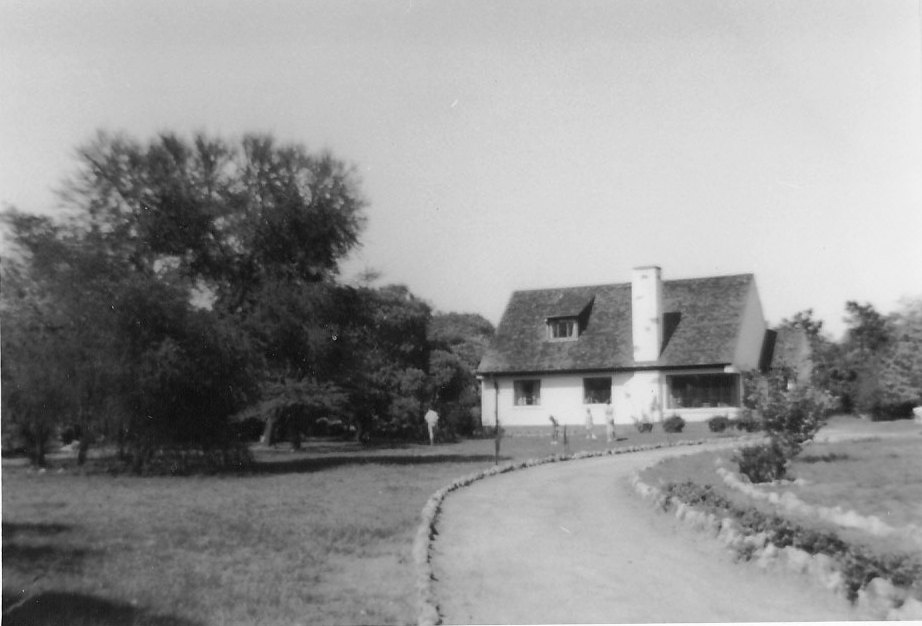 sv_house_thatch_napierave_hillside