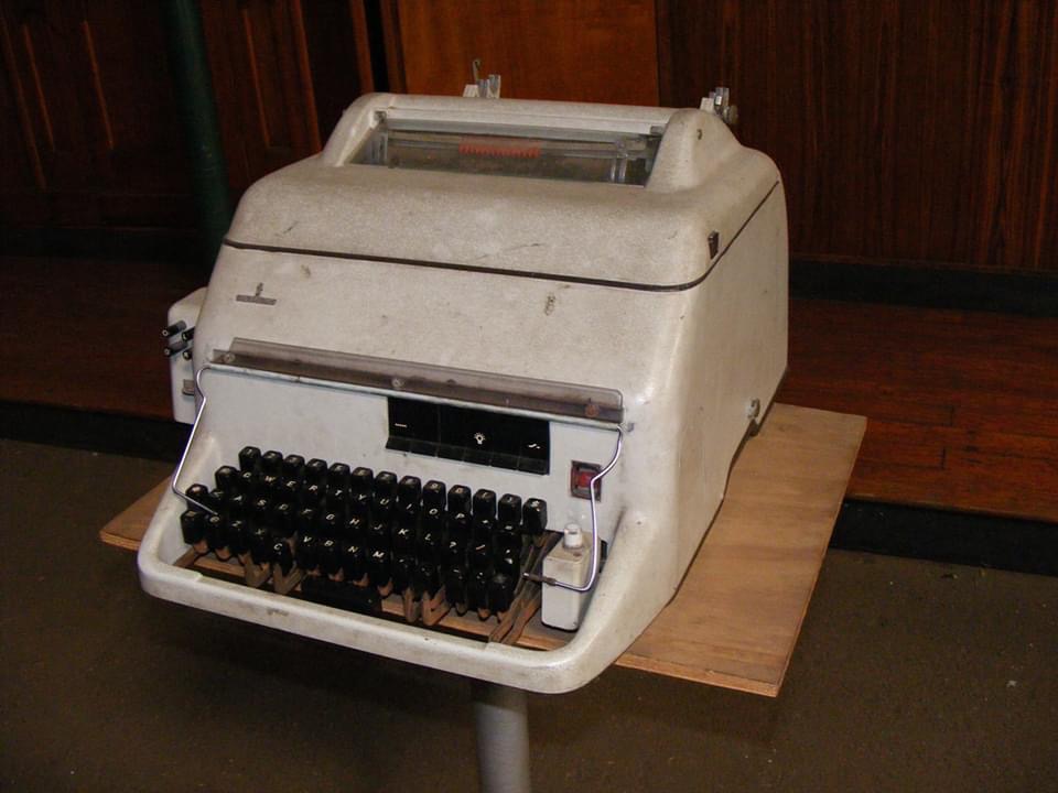 at_stat_mus_2009_typewriter