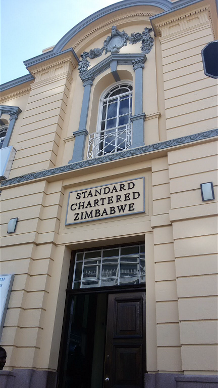 bdg_bnk_stch_sdie_door