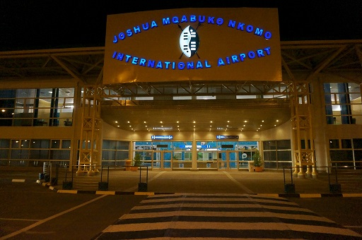 at_night_airport_entrance.jpg