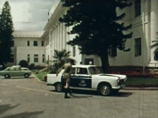 ch_bdg_city_hall_policecar.png