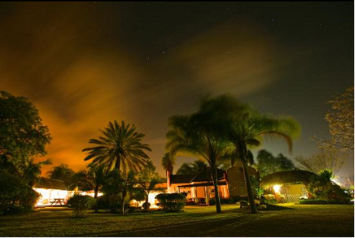 at_night_hot_banff_lodge
