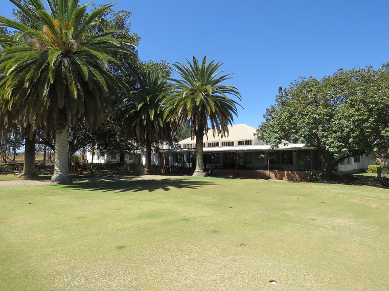 cl_golf_bcc_country_club_house_front