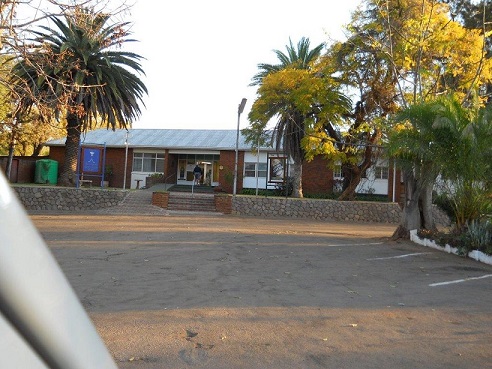 cl_golf_bgc_front_entrance_steps