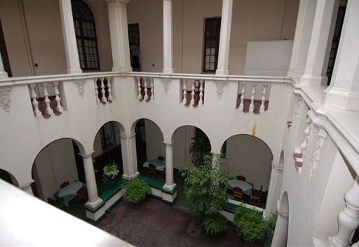 cl_soc_byo_club_courtyard.jpg