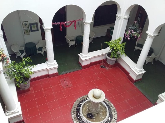 cl_soc_byo_club_fountain_arches