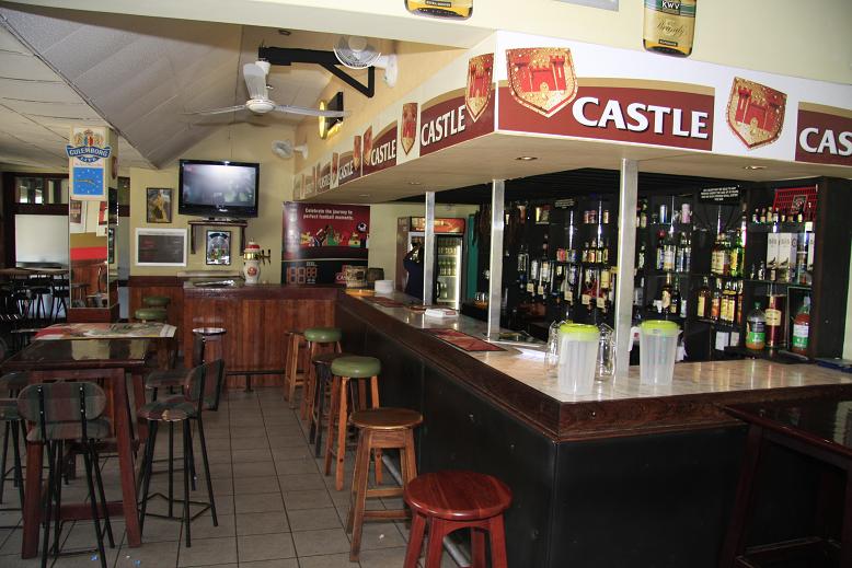 cl_bac_bar_castle_adverts