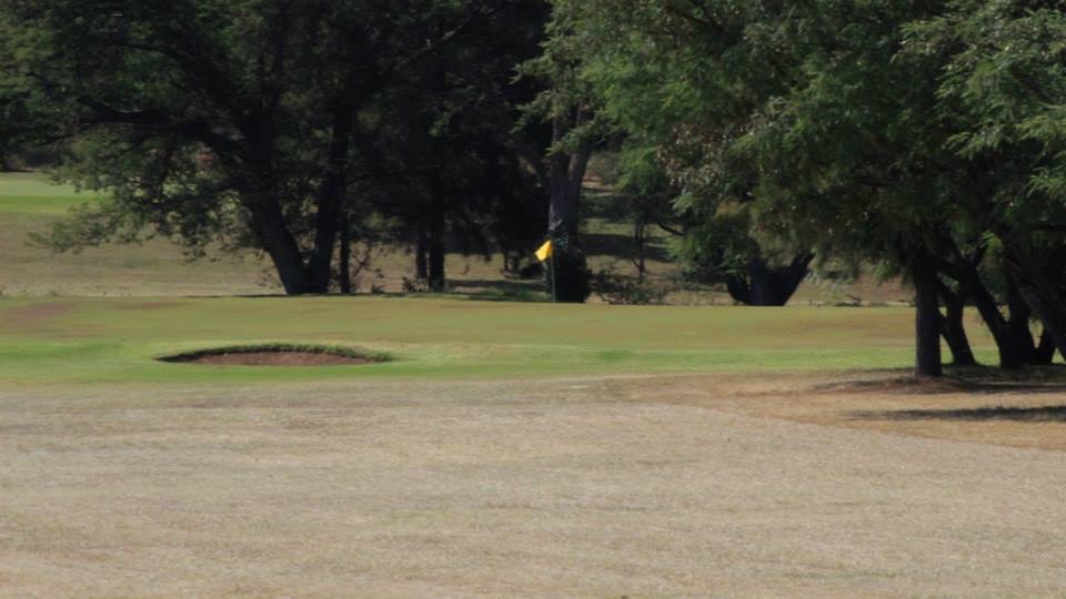 cl_golf_bcc_no14_greenside_bunker