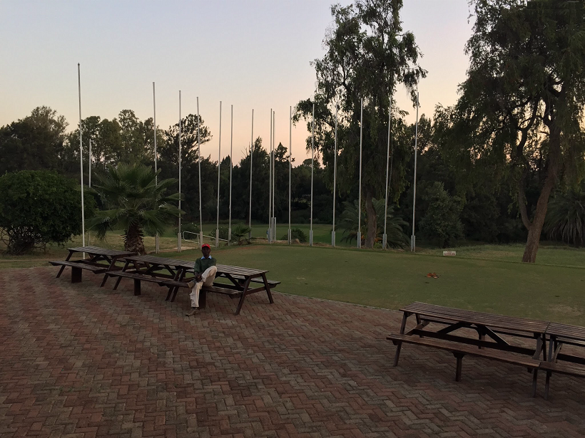 cl_golf_bgc_flag_poles_benches