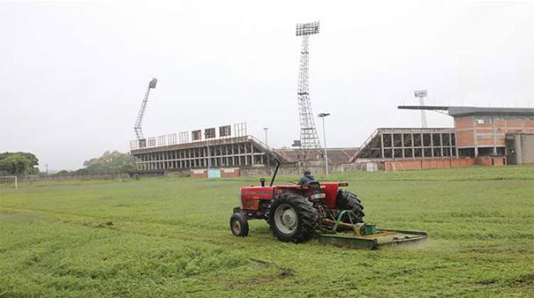 cl_oth_high_fc_highlanders_tractor_grass